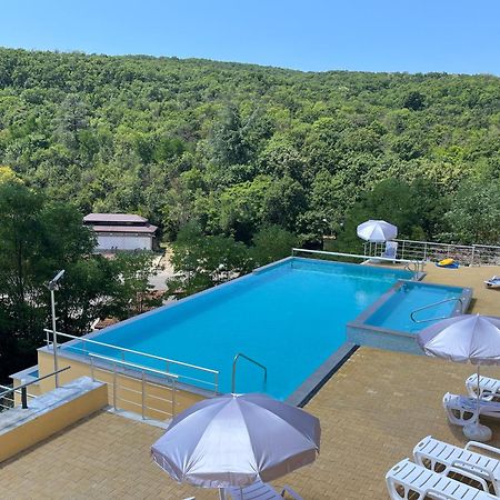Hotel Bojur Mineralni Bani Buitenkant foto