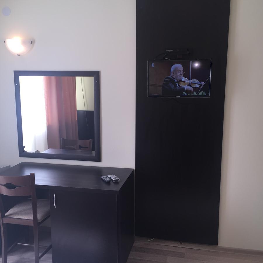 Hotel Bojur Mineralni Bani Buitenkant foto