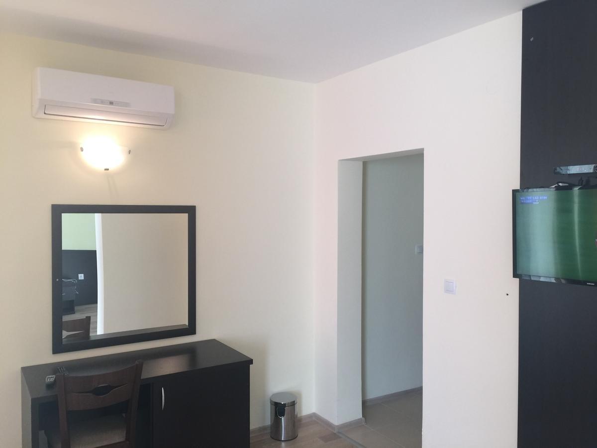 Hotel Bojur Mineralni Bani Buitenkant foto