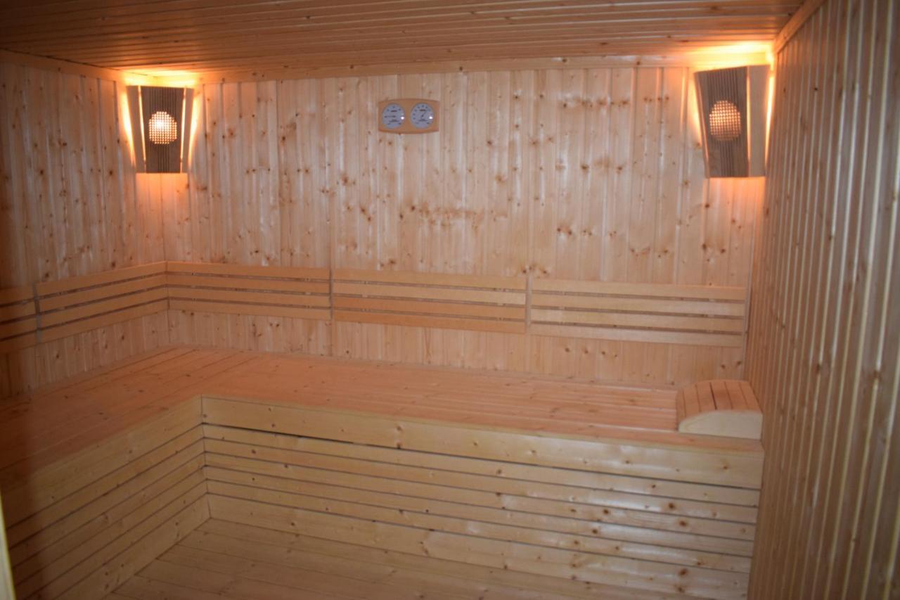 Hotel Bojur Mineralni Bani Buitenkant foto