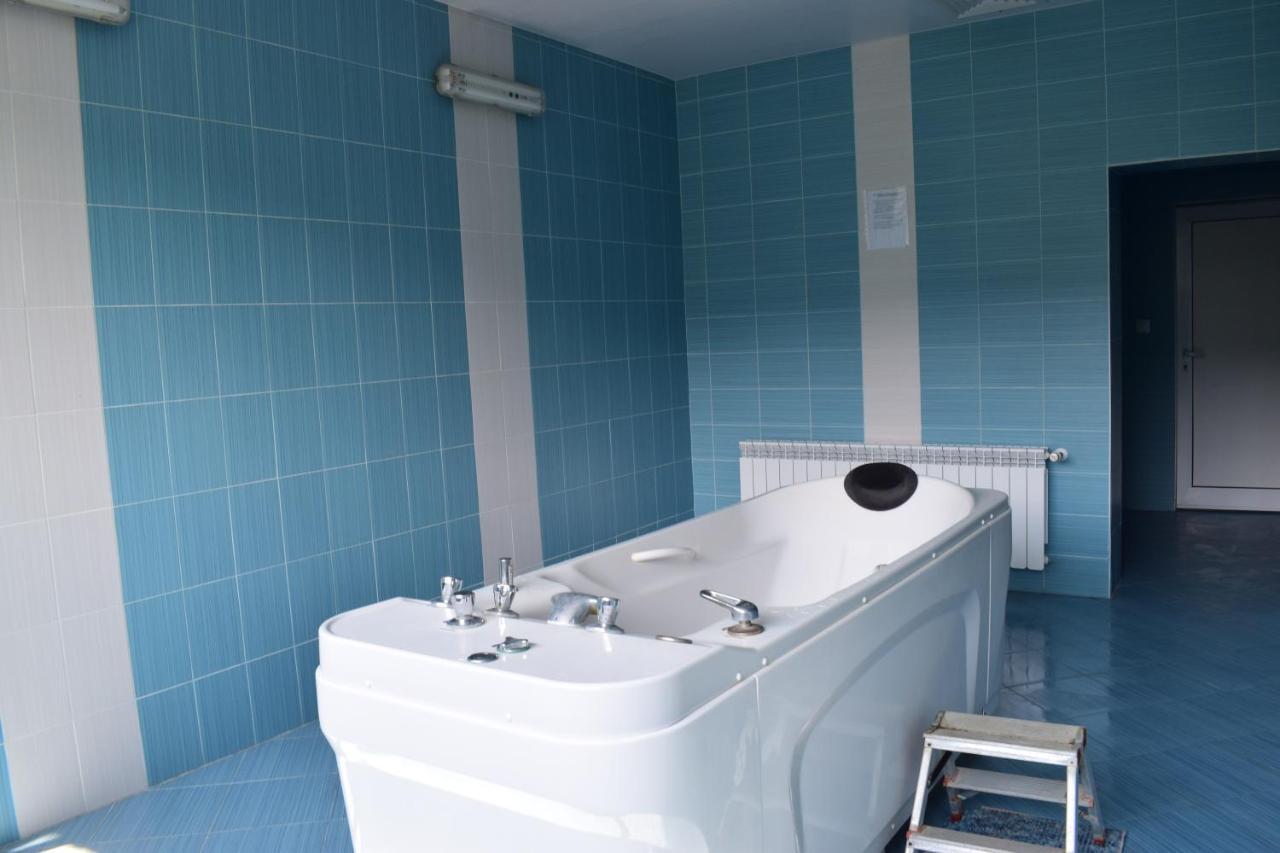 Hotel Bojur Mineralni Bani Buitenkant foto