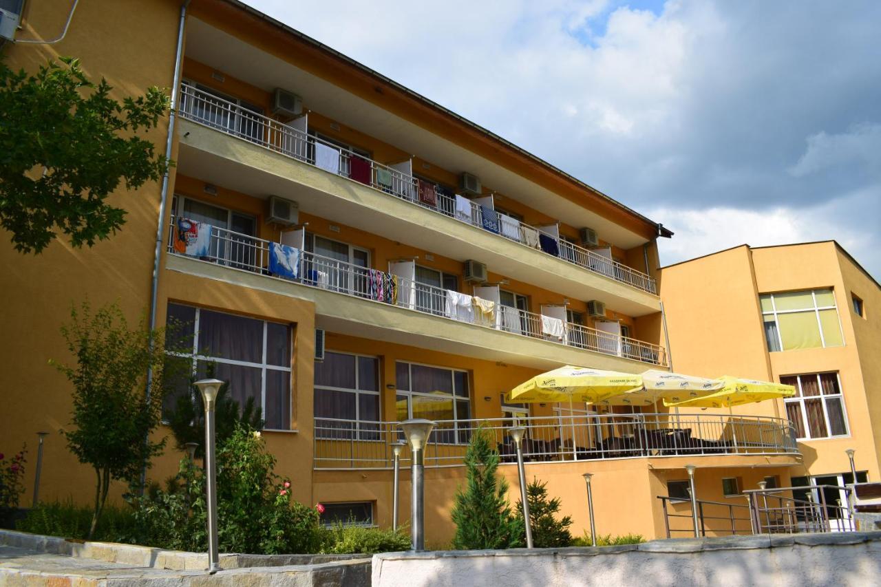 Hotel Bojur Mineralni Bani Buitenkant foto